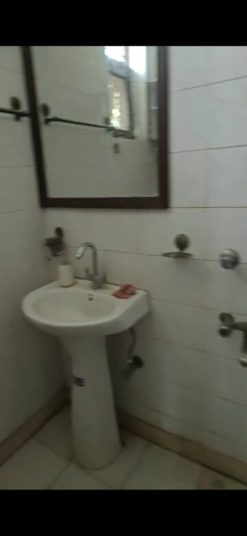 Bathroom in 2.5 BHK Builder Floor at Sector 21d – for Rent