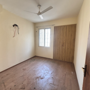 Room in 2 BHK Apartment at Jaypee Kensington Park Apartments, Sector 133 – for Sale