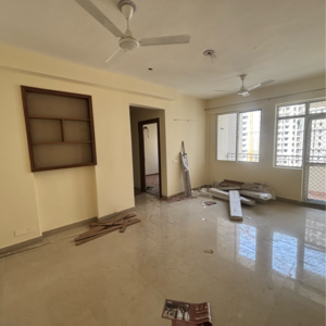 Room in 2 BHK Apartment at Jaypee Kensington Park Apartments, Sector 133 – for Sale