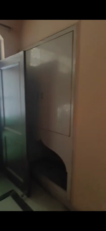 Room in 2.5 BHK Builder Floor at Sector 21d – for Rent