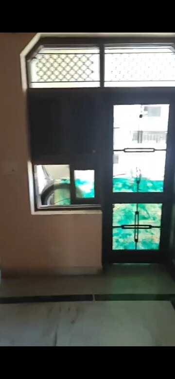 Room in 2.5 BHK Builder Floor at Sector 21d – for Rent