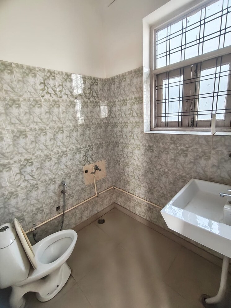 Bathroom, sector 23 2.5 Bedroom 1200 Sq.Ft. Independent House In Sector 23 Gurgaon 8683944