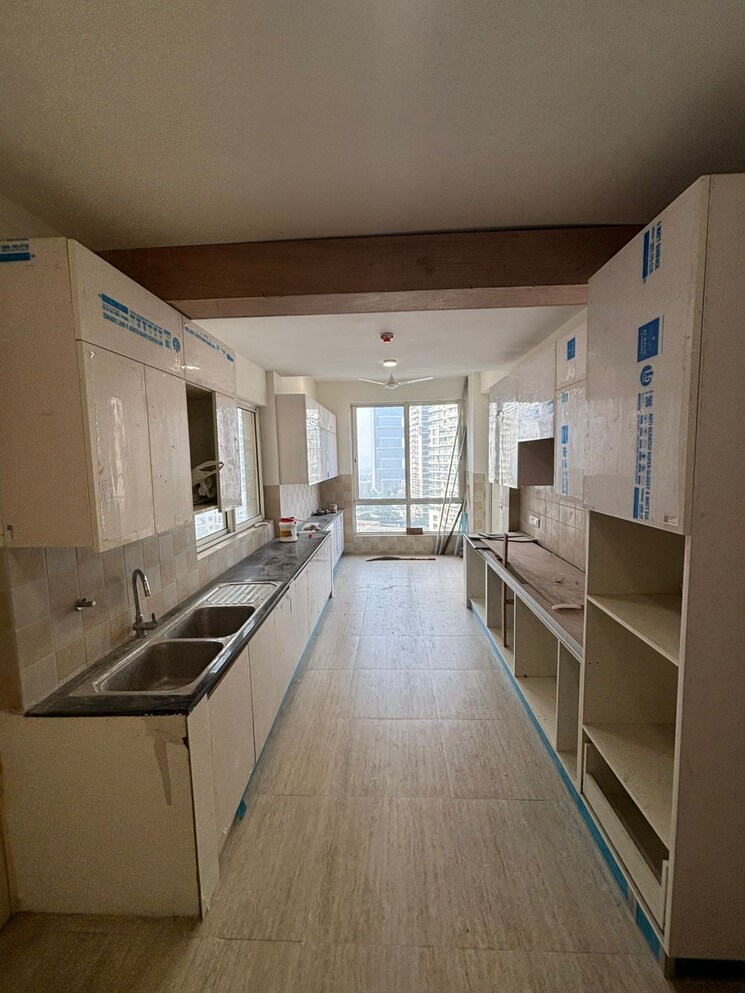 Kitchen, pioneer-park-presidia 4 Bedroom 3900 Sq.Ft. Apartment In Sector 62 Gurgaon 8683912