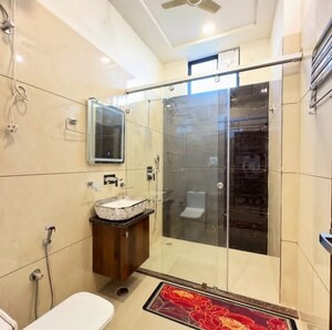 Kitchen in 3.5 BHK Builder Floor at Sector 32 – for Sale