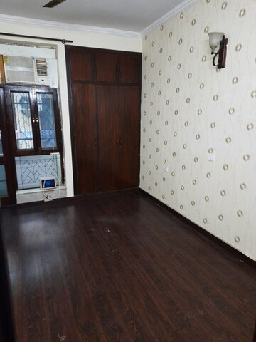 Room in 3.5 BHK Independent House at RWA Apartments Sector 50, Sector 50 – for Rent