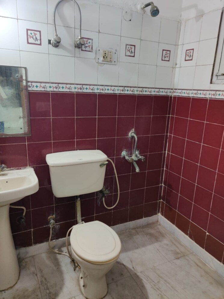 Bathroom, sector 48 2 Bedroom 1200 Sq.Ft. Independent House In Sector 48 Noida 8683955