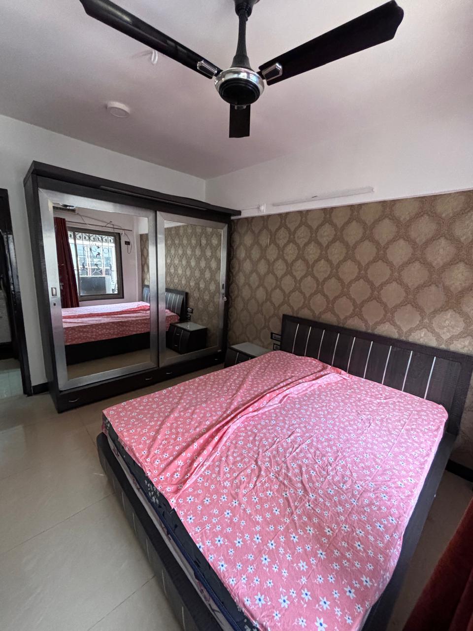 2 BHK Apartment For Rent in Parijat Building