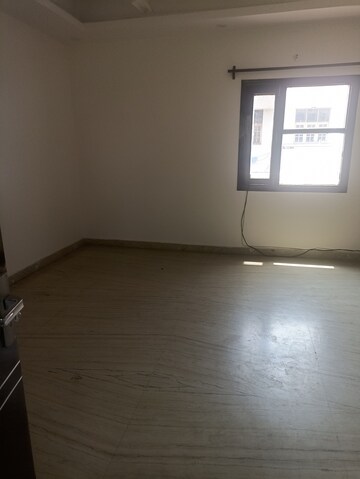 Room in 2.5 BHK Independent House at RWA Apartments Sector 50, Sector 50 – for Rent