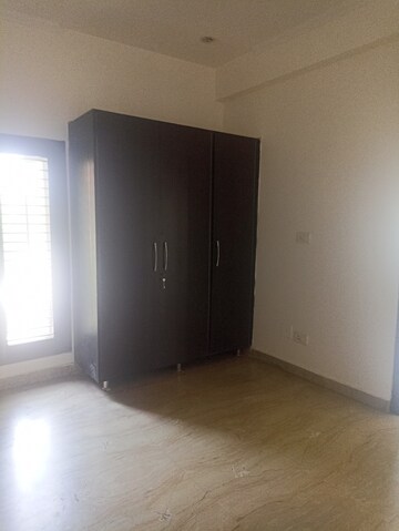 Room in 2.5 BHK Independent House at RWA Apartments Sector 50, Sector 50 – for Rent