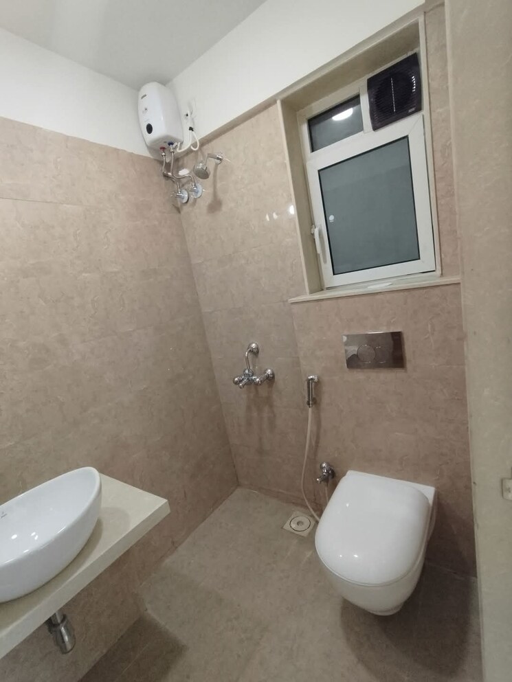 Bathroom, jp-eminence 1 Bedroom 393 Sq.Ft. Apartment In Andheri West Mumbai 8684022