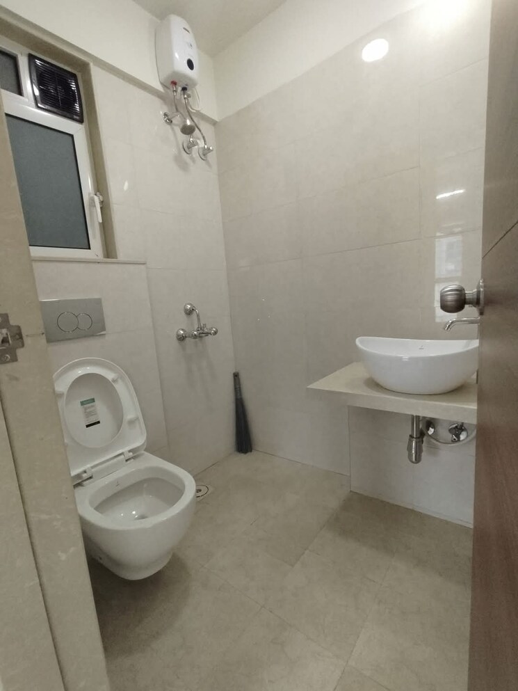 Bathroom, jp-eminence 1 Bedroom 393 Sq.Ft. Apartment In Andheri West Mumbai 8684022