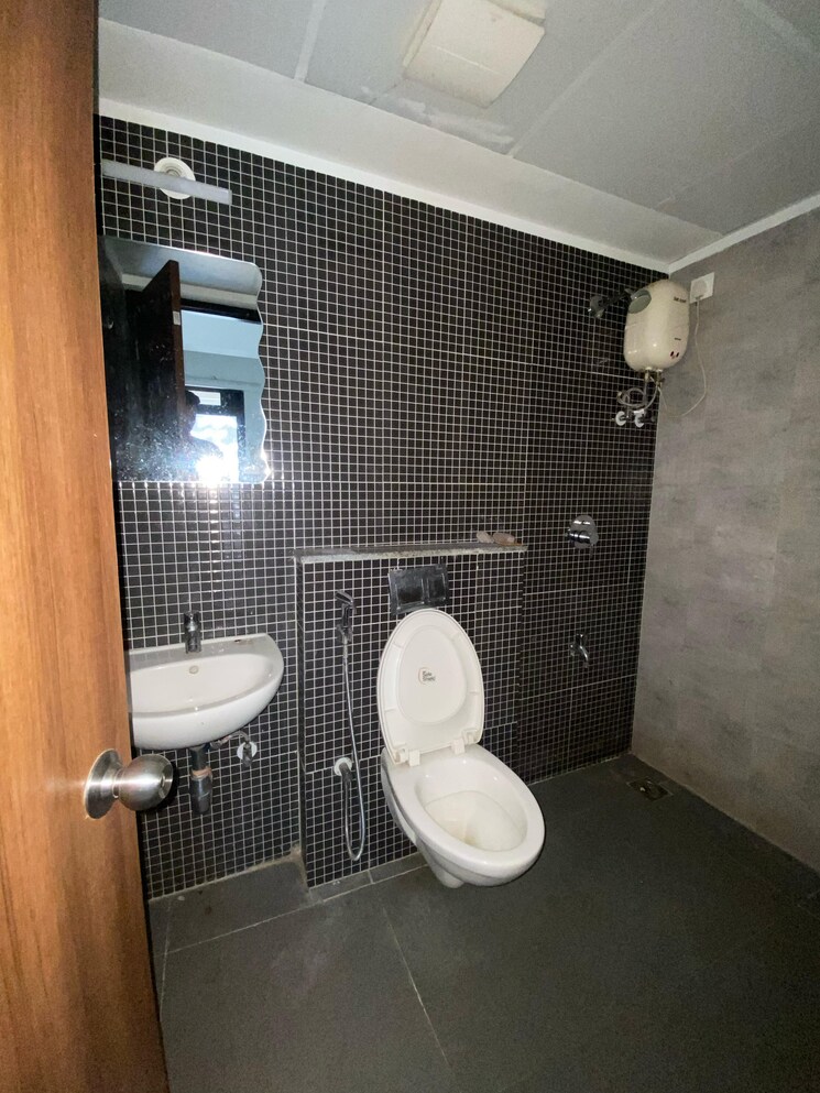 Bathroom, lodha-palava-downtown-dombivli-east 2 Bedroom 717 Sq.Ft. Apartment In Dombivli East Thane 8684038