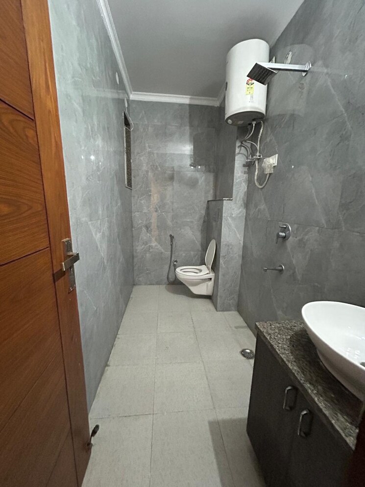 Bathroom, saket 4 Bedroom 1800 Sq.Ft. Builder Floor In Saket Delhi 8684072