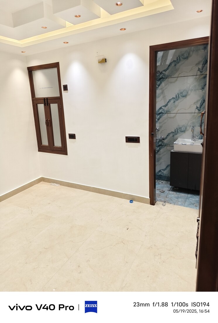 Room, laxmi nagar 3.5 Bedroom 75 Sq.Yd. Builder Floor In Laxmi Nagar Delhi 8684074