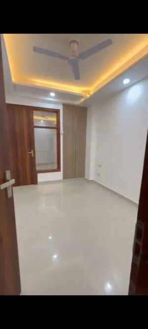 Room in 3 BHK Builder Floor at Palm Residency Chhatarpur, Chattarpur – for Sale