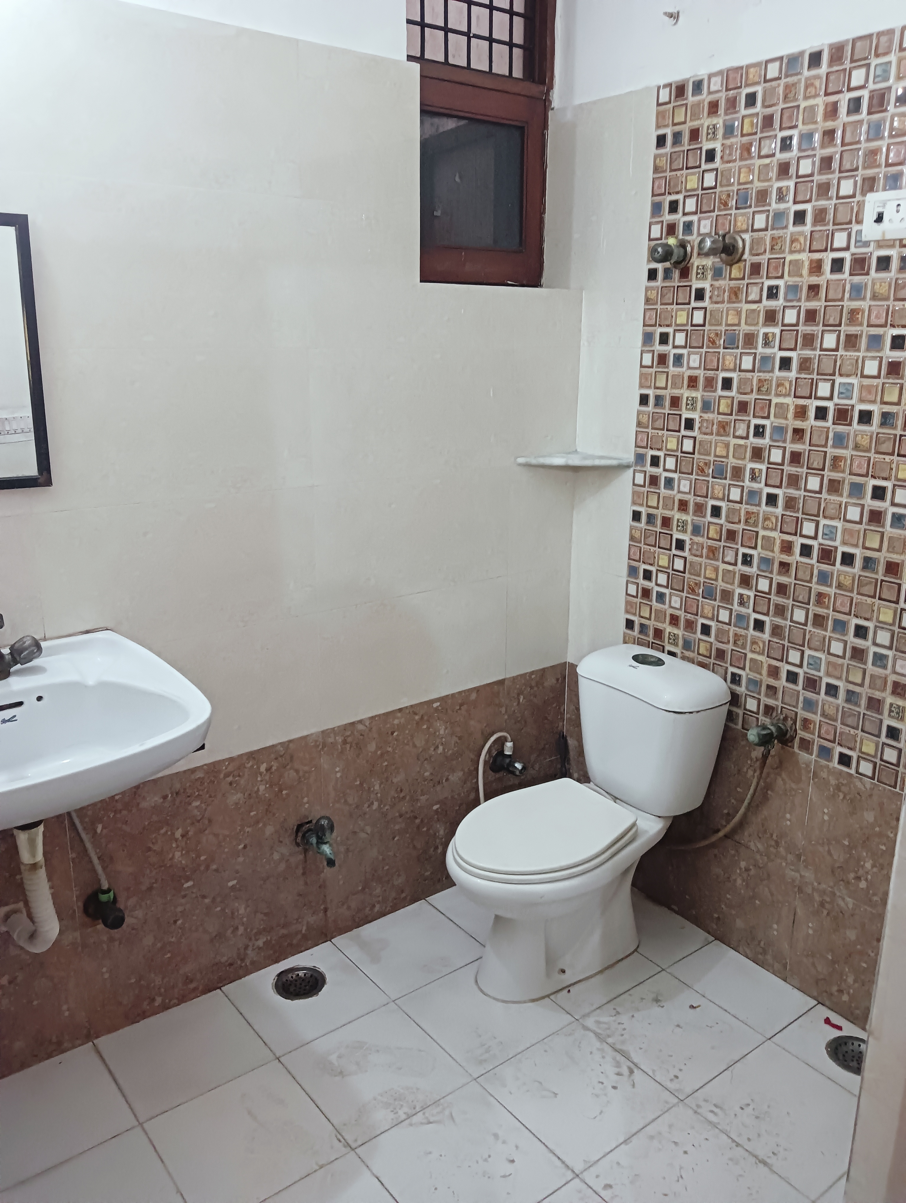 3 BHK 1400 Sq.Ft. Independent House in RWA Apartments Sector 61