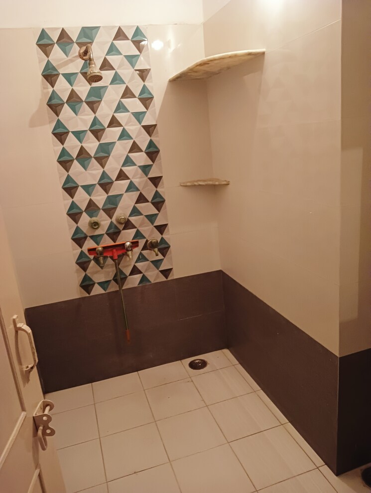 Bathroom, rwa-apartments-sector-61 3 Bedroom 1400 Sq.Ft. Independent House In Sector 61 Noida 8684124