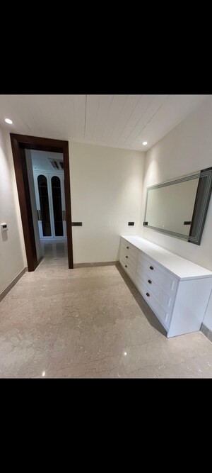 Room in 5 BHK Villa at Palm Residency Chhatarpur, Chattarpur – for Sale