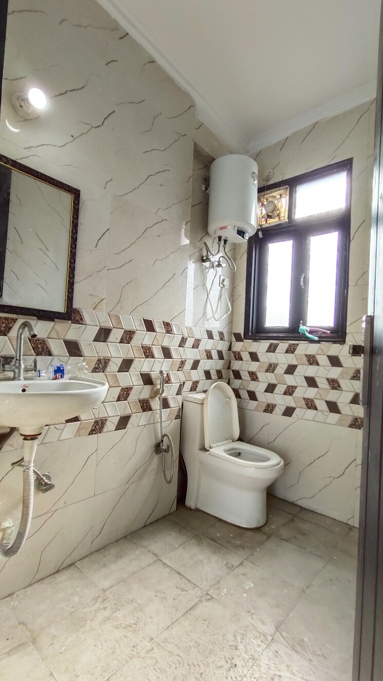 Bathroom, saket 1 Bedroom 45 Sq.Yd. Builder Floor In Saket Delhi 8684171