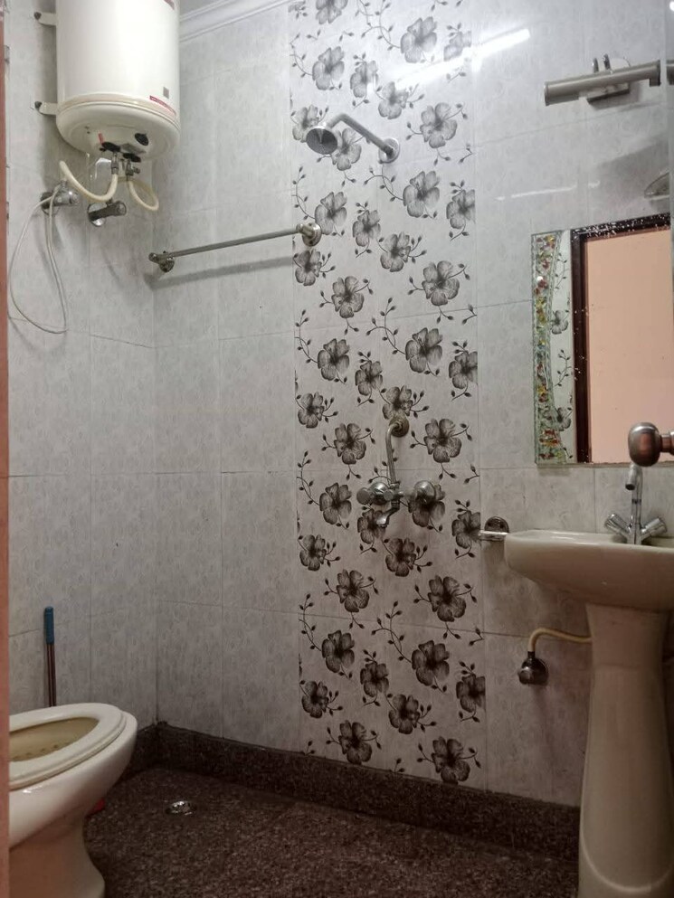 Bathroom, saket 1 Bedroom 45 Sq.Yd. Builder Floor In Saket Delhi 8684204
