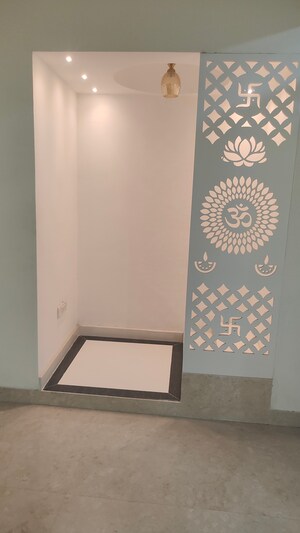 Room in 3 BHK Builder Floor at BPTP Park Central, Sector 85 – for Sale