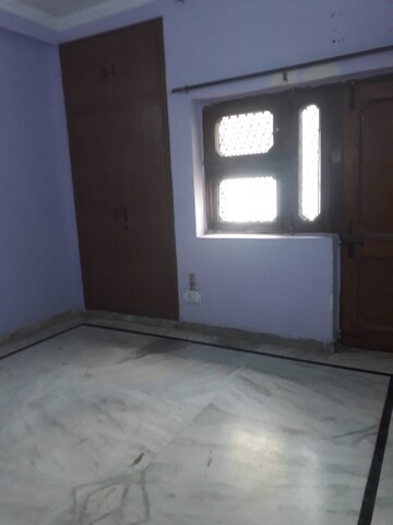Room in 2 BHK Independent House at Sector 34 – for Rent