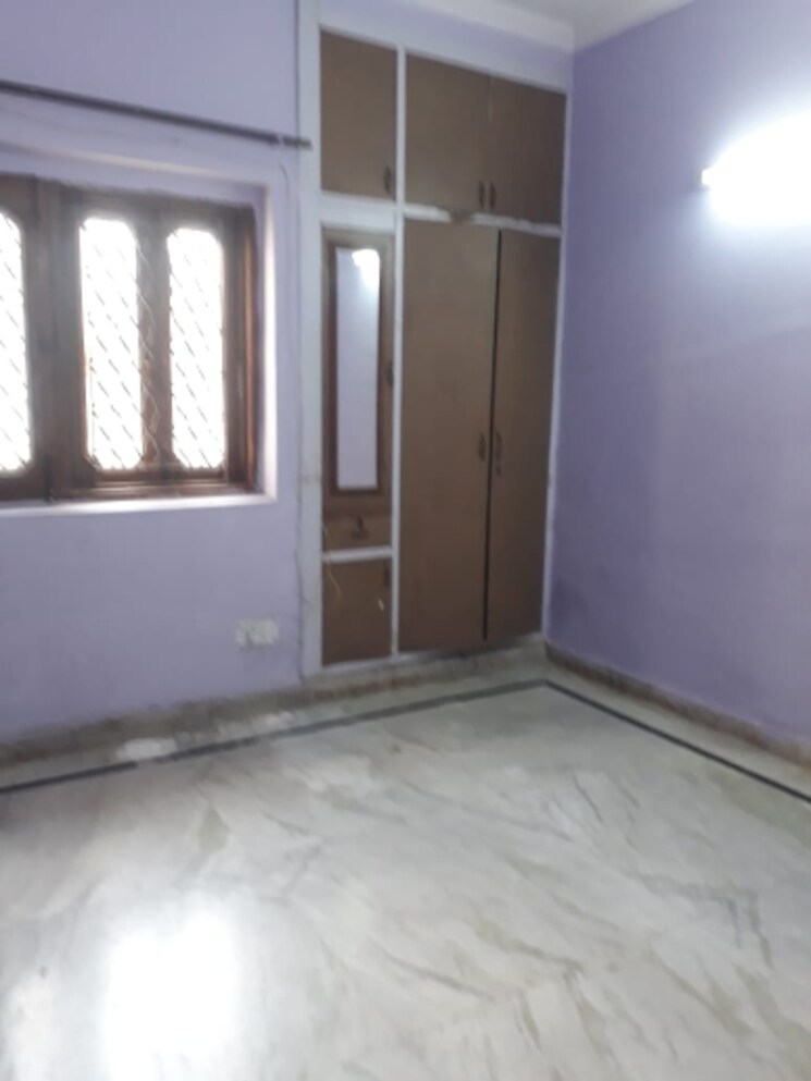 Room, sector 34 2 Bedroom 1300 Sq.Ft. Independent House In Sector 34 Noida 8684241