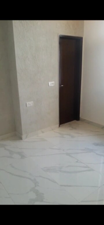 1 BHK Independent House For Rent in RWA Apartments, Sector 31