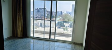 Room in 4 BHK Apartment at Uchdpl Veridia Oakwood Enclave, Wave City – for Rent