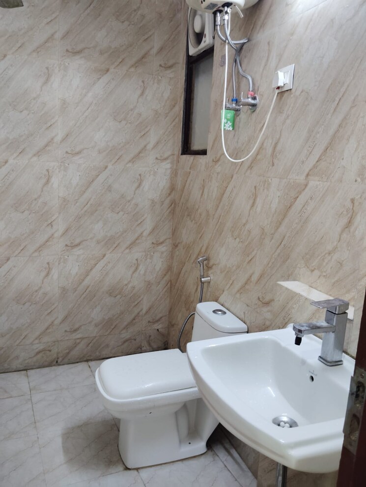 Bathroom, neb sarai 2 Bedroom 900 Sq.Ft. Builder Floor In Neb Sarai Delhi 8684407