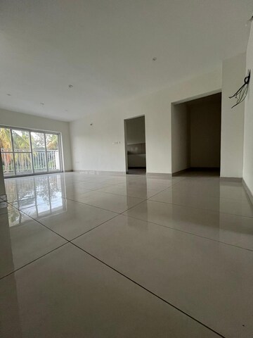 Room in 3 BHK Apartment at Jacobson Serene Gardens, Hennur Road – for Sale