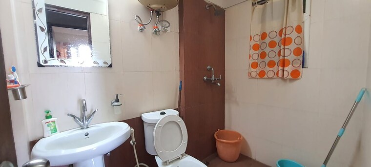 Bathroom, mahagun-moderne 3 Bedroom 1550 Sq.Ft. Apartment In Sector 78 Noida 8684442
