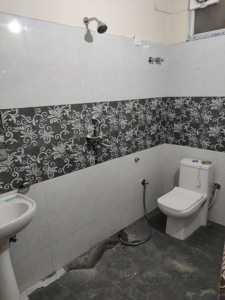 Bathroom, sahastradhara road 2 Bedroom 1350 Sq.Ft. Builder Floor In Sahastradhara Road Dehradun 8684668