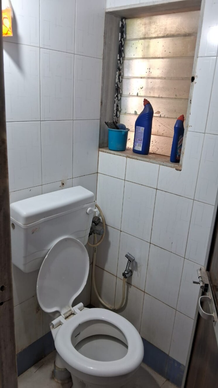 Bathroom, tilak-nagar-building 1 Bedroom 350 Sq.Ft. Apartment In Tilak Nagar Mumbai 8684672