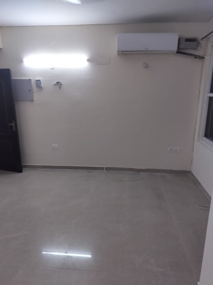 Room, nimbus-the-hyde-park 2 Bedroom 915 Sq.Ft. Apartment In Sector 78 Noida 8684703