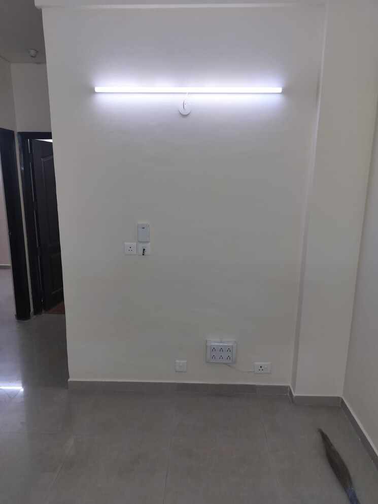 Room, nimbus-the-hyde-park 2 Bedroom 915 Sq.Ft. Apartment In Sector 78 Noida 8684703