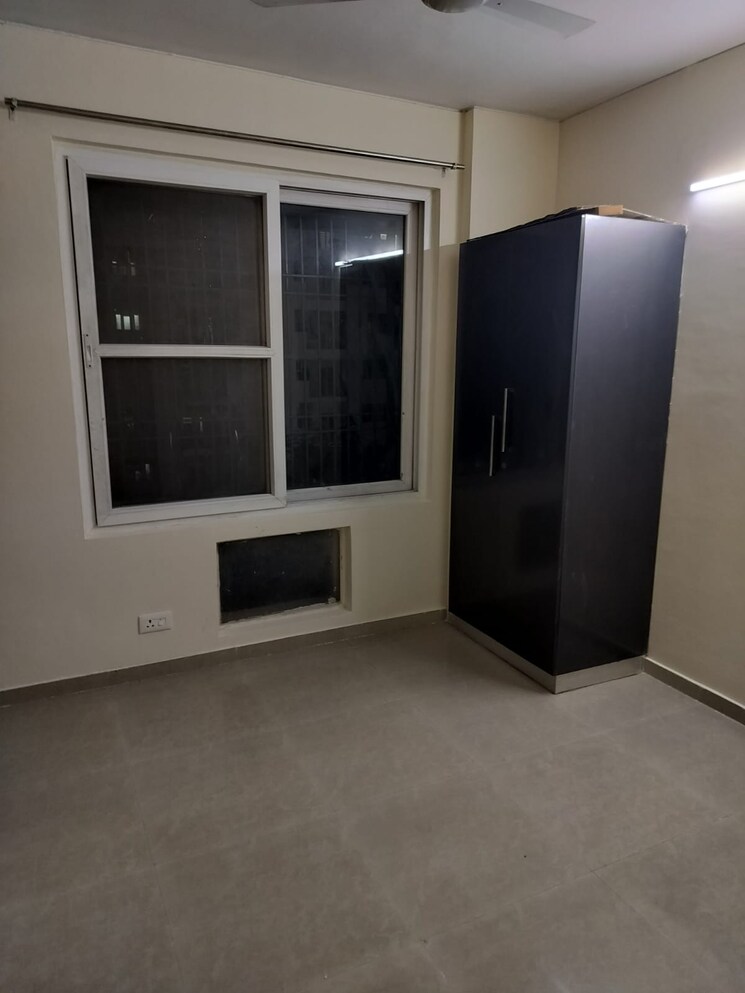 Room, nimbus-the-hyde-park 2 Bedroom 915 Sq.Ft. Apartment In Sector 78 Noida 8684703