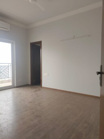 Room in 3 BHK Apartment at Central Park Flower Valley Aqua Front Towers, Sohna Sector 33 – for Rent