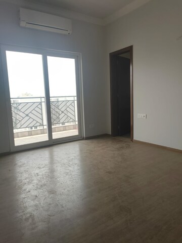 Room in 3 BHK Apartment at Central Park Flower Valley Aqua Front Towers, Sohna Sector 33 – for Rent