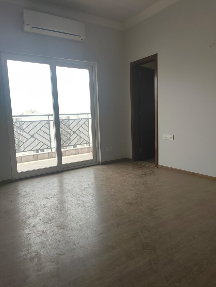 Room, central-park-flower-valley-aqua-front-towers 3 Bedroom 1789 Sq.Ft. Apartment In Sohna Sector 33 Gurgaon 8684694