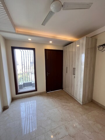Room in 3 BHK Builder Floor at Sushant Lok 3, Sector 57 – for Sale