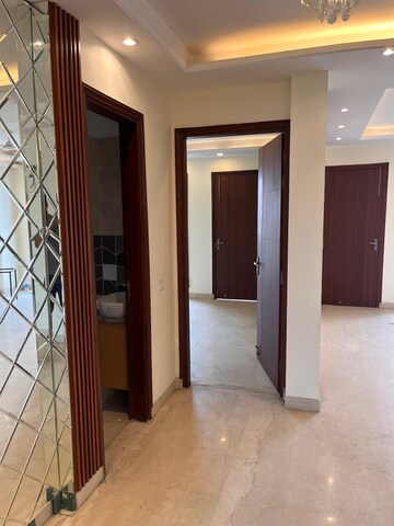Building Lobby in 3 BHK Builder Floor at Sushant Lok 3, Sector 57 – for Sale