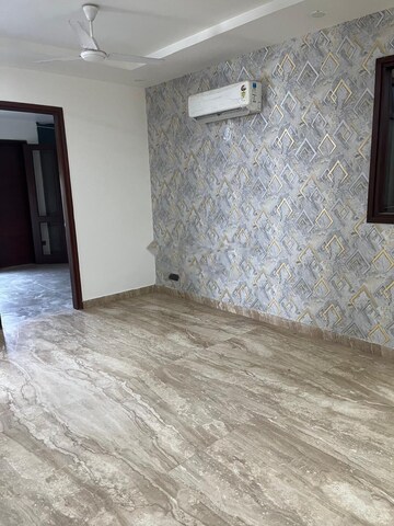 Room in 4 BHK Independent House at DLF Garden Villas, Sector 43 – for Rent