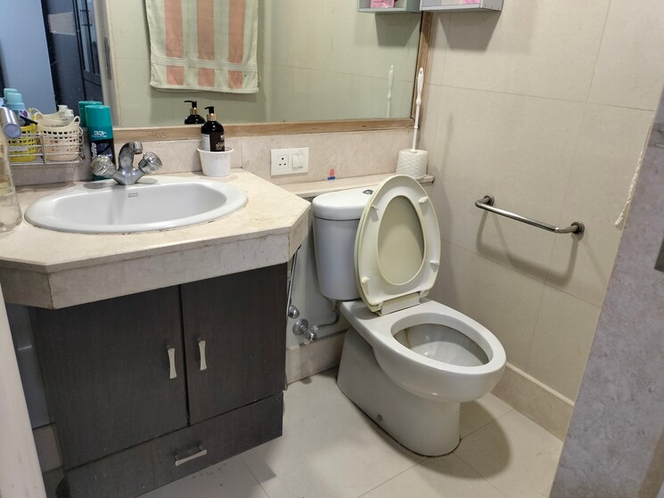 Bathroom, hiranandani-meadows 3 Bedroom 1100 Sq.Ft. Apartment In Manpada Thane 8684763