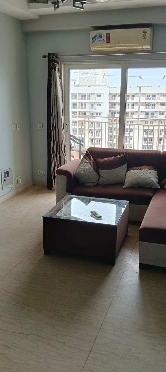 3 BHK + Extra Room Apartment For Rent in Mahagun Moderne