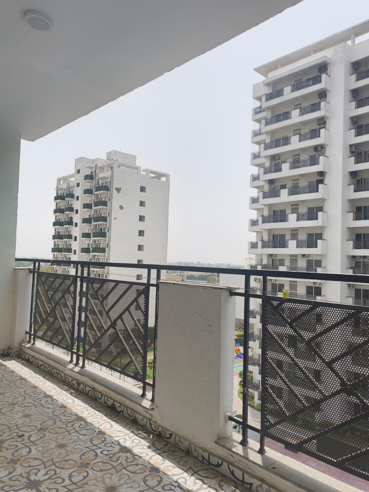 Balcony, central-park-flower-valley-aqua-front-towers 3 Bedroom 1789 Sq.Ft. Apartment In Sohna Sector 33 Gurgaon 8684738