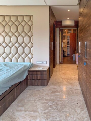 Room in 4 BHK Apartment at Hiranandani Meadows, Manpada – for Sale