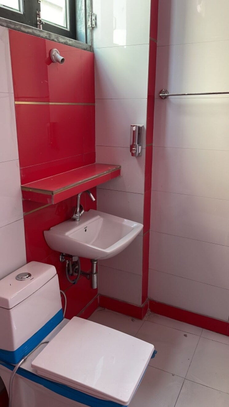 Bathroom, sector 31 3 Bedroom 160 Sq.Yd. Builder Floor In Sector 31 Gurgaon 8684774