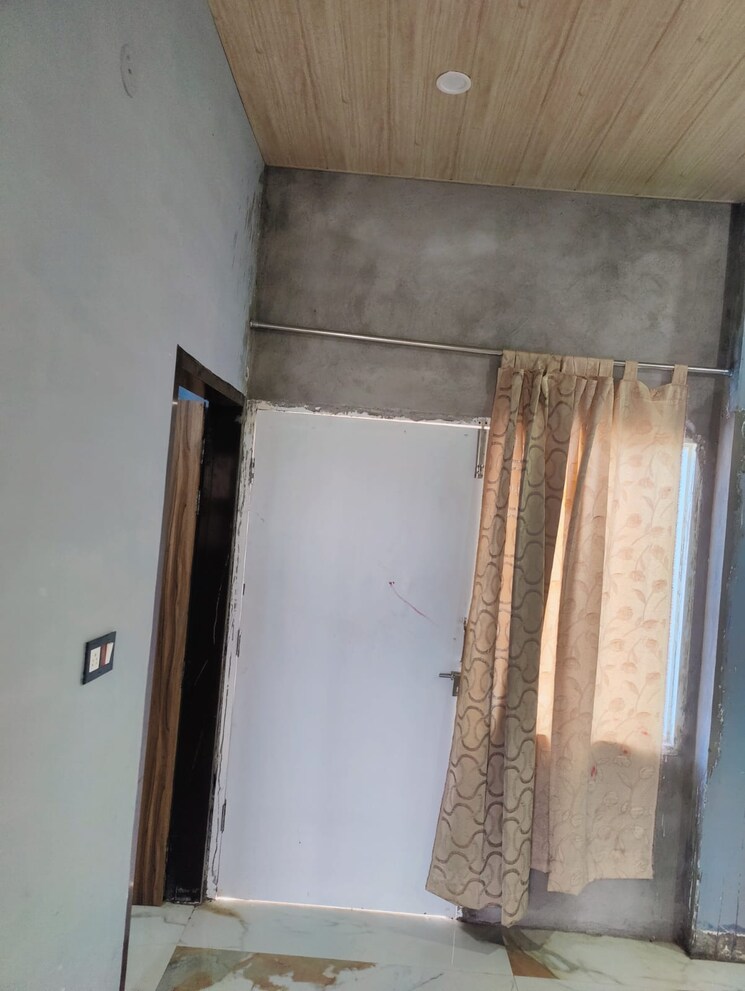 undefined, sector 11 2.5 Bedroom 115 Sq.Mt. Villa In Sector 11 Noida 8684786