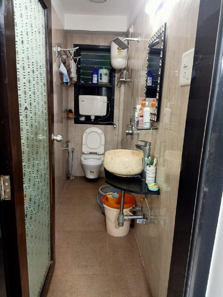 Attached Bathroom, bandra west 1 Bedroom 550 Sq.Ft. Apartment In Bandra West Mumbai 8684799